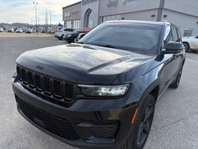 2023 Jeep Grand Cherokee Altitude 4WD