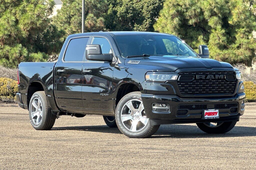 2026 RAM 1500 Express Crew Cab 4WD