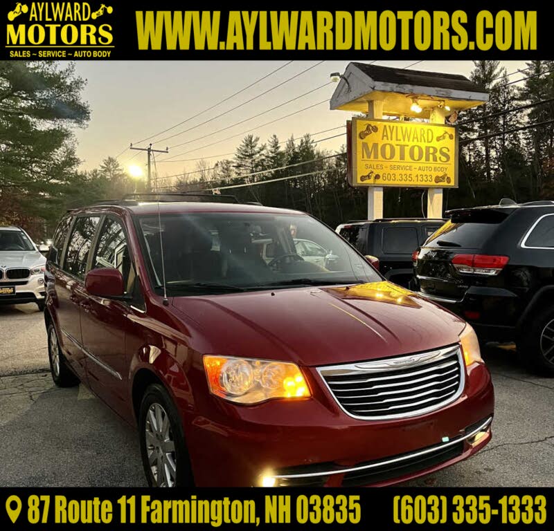 2014 Chrysler Town & Country Touring FWD