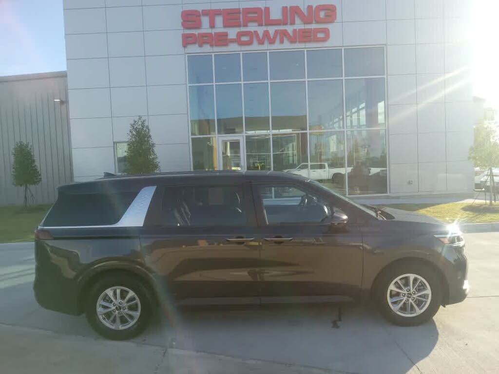 2024 Kia Carnival LX FWD