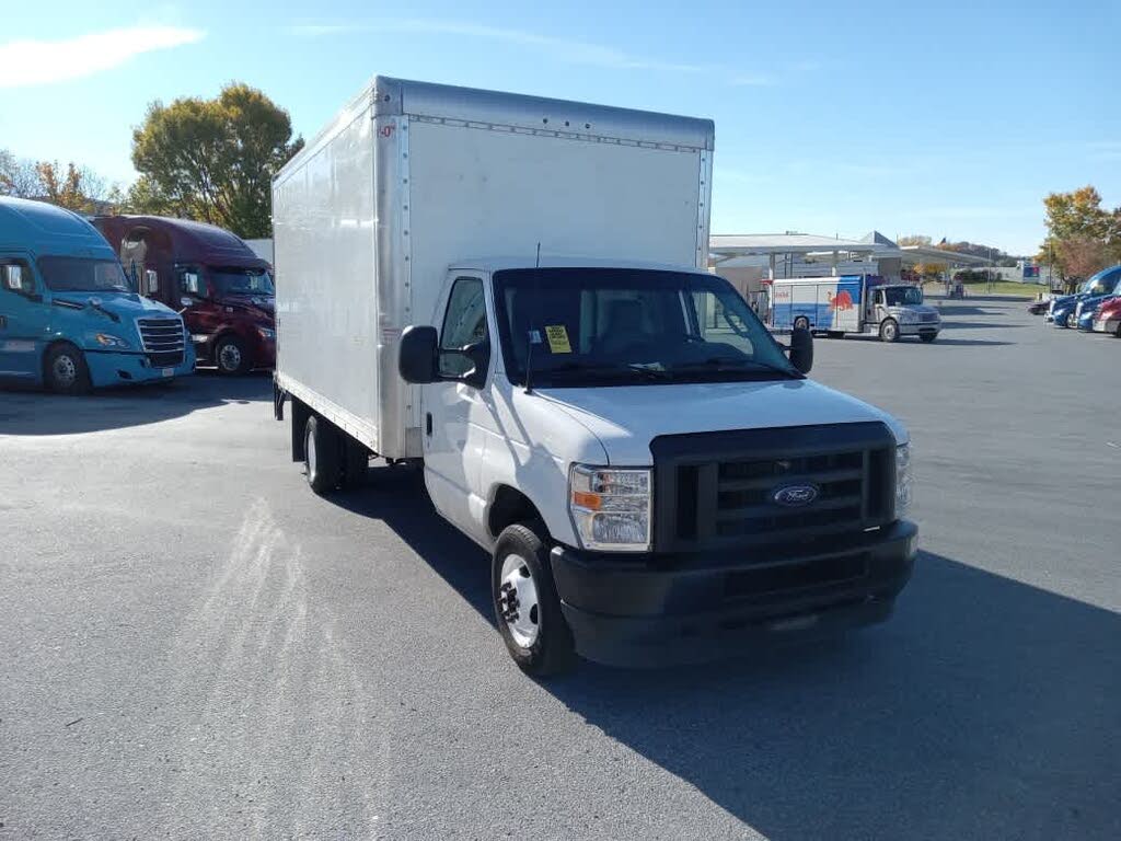 2025 Ford E-Series Chassis E-350 SD Cutaway LB DRW RWD