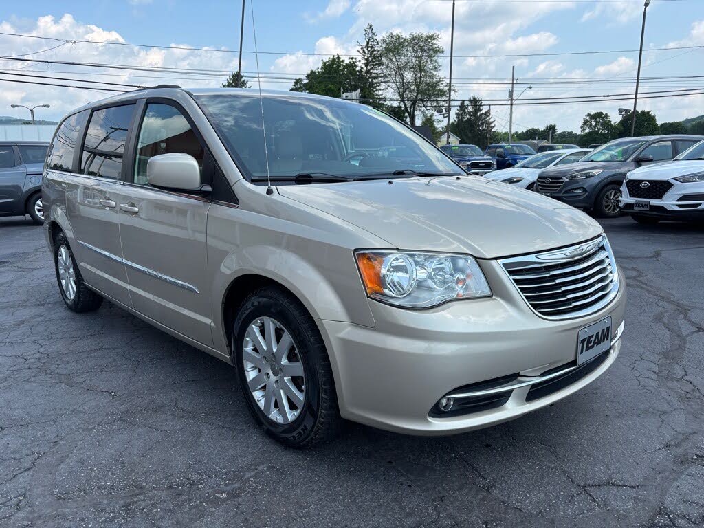 2015 Chrysler Town & Country Touring FWD