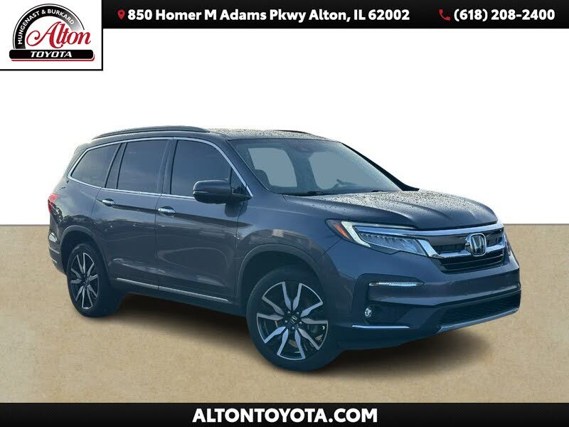 2022 Honda Pilot Touring AWD with Rear Captain's Chairs