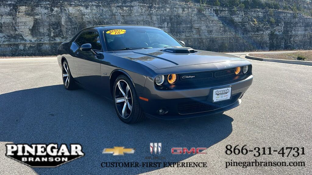 2016 Dodge Challenger R/T Shaker RWD