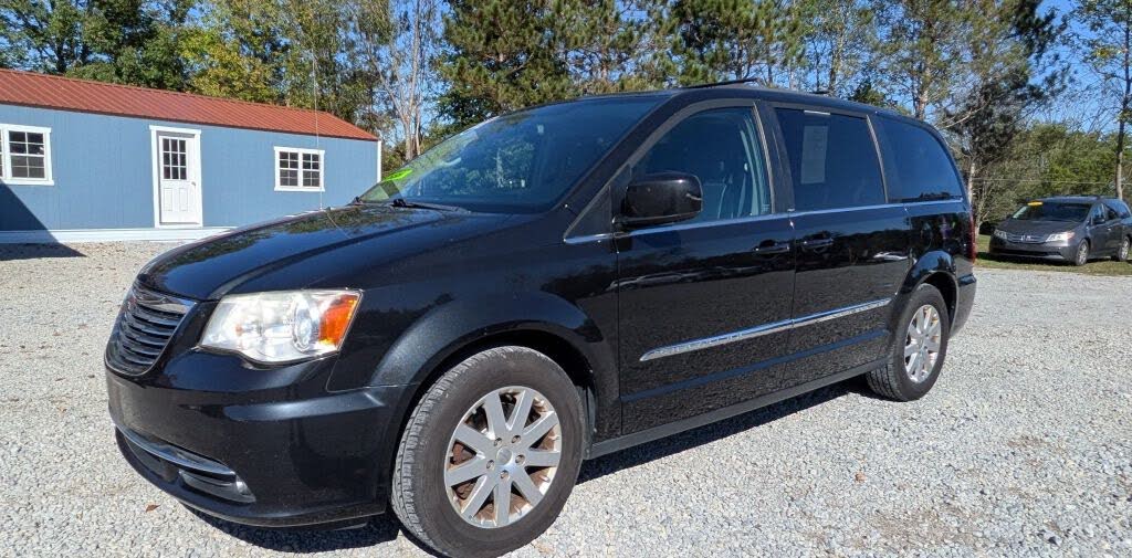 2013 Chrysler Town & Country Touring FWD