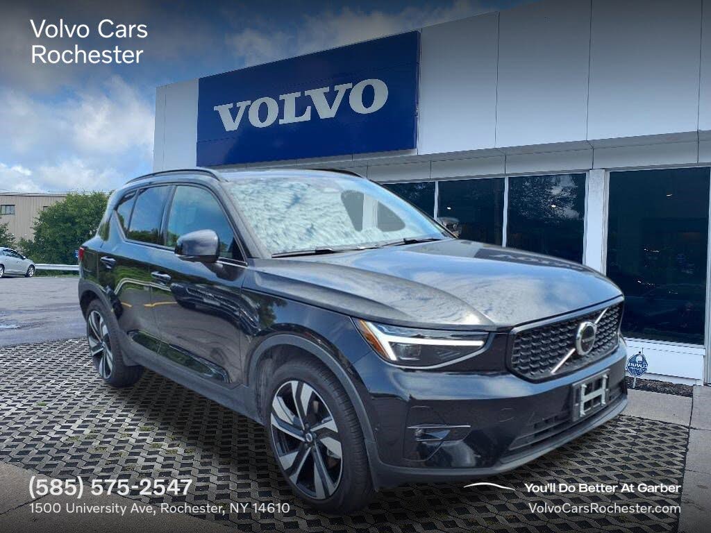 2025 Volvo XC40 B5 Ultra Dark Theme AWD