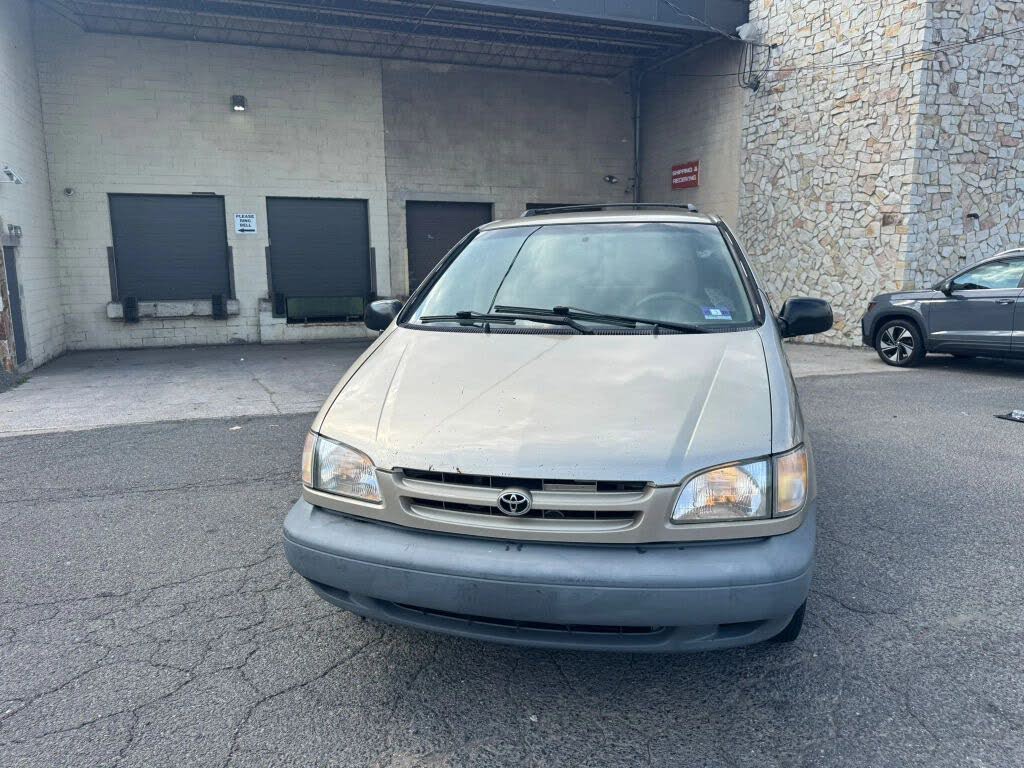 2000 Toyota Sienna LE