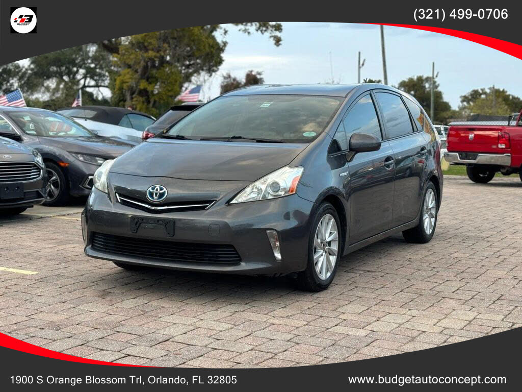 2013 Toyota Prius v Three FWD