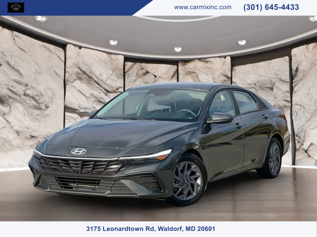 2024 Hyundai Elantra SEL FWD