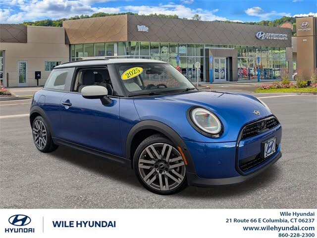 2025 MINI Cooper Signature Trim 2-door Hatchback