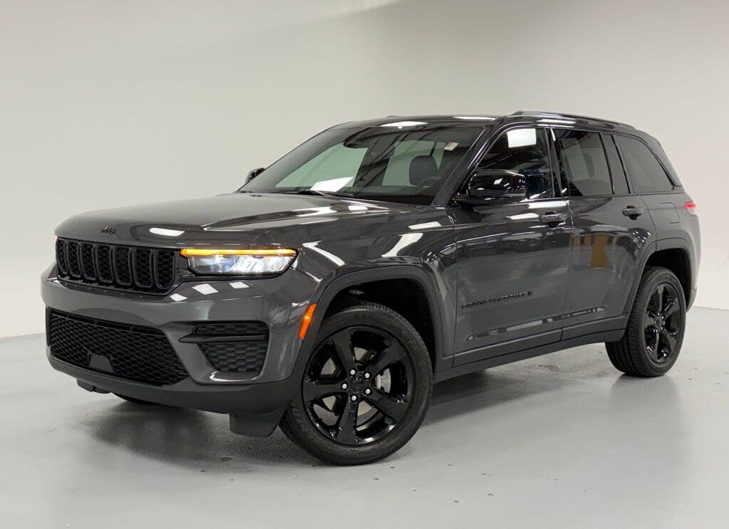2023 Jeep Grand Cherokee Altitude 4WD