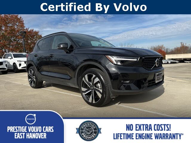2025 Volvo XC40 B5 Plus Dark Theme AWD