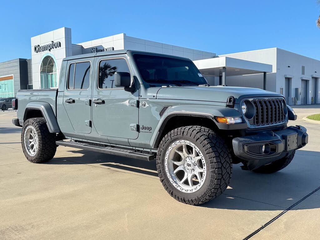 2025 Jeep Gladiator NightHawk Crew Cab 4WD