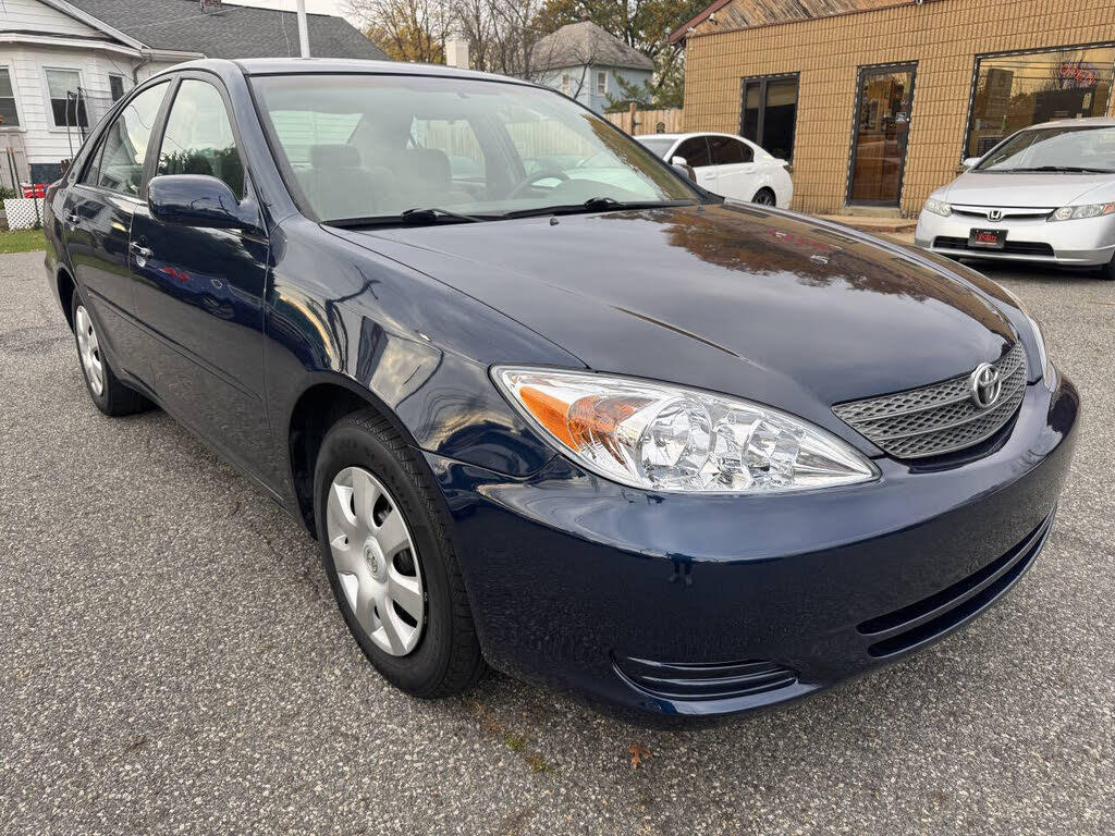 2004 Toyota Camry LE FWD