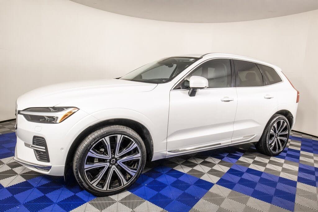 2023 Volvo XC60 B5 Ultimate Bright Theme FWD
