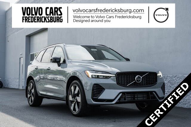 2025 Volvo XC60 Recharge T8 Plus Dark Theme eAWD
