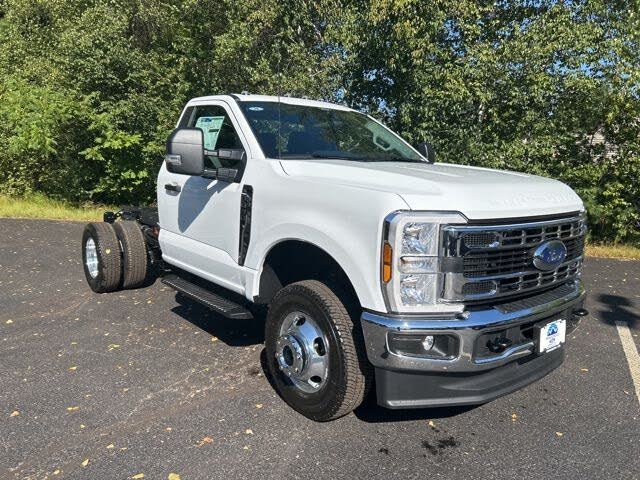 2026 Ford F-350 Super Duty Chassis XL Regular Cab DRW 4WD