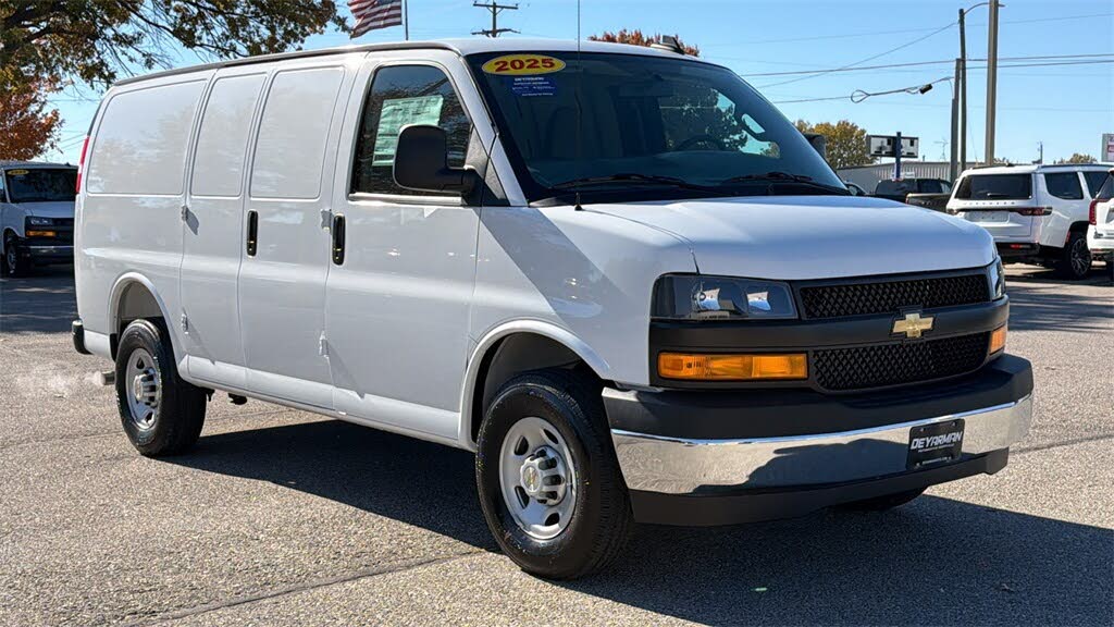 2025 Chevrolet Express Cargo 2500 RWD