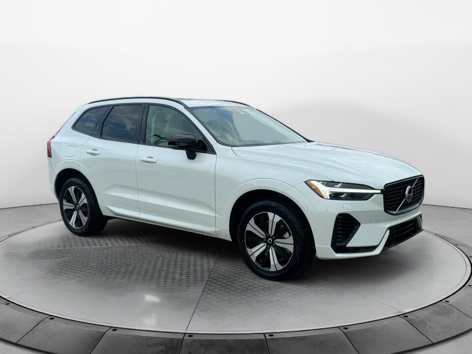 2025 Volvo XC60 Recharge T8 Core Dark Theme eAWD