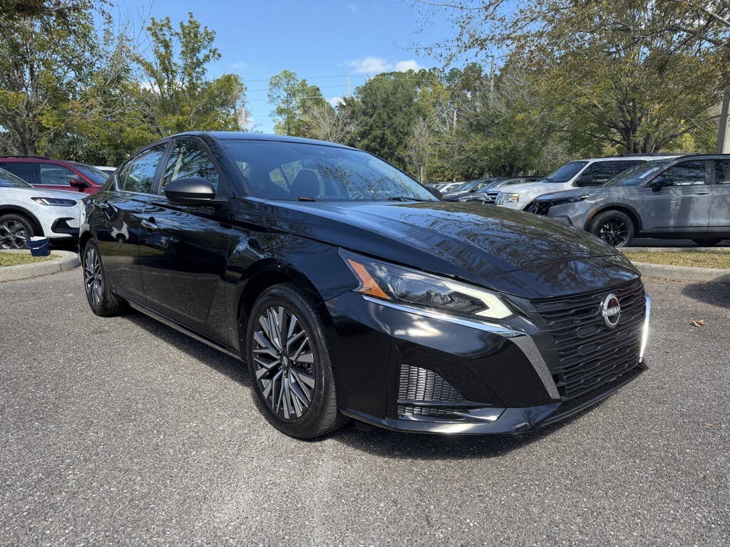 2024 Nissan Altima 2.5 SV FWD