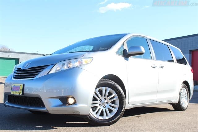 2015 Toyota Sienna XLE 7-Passenger Auto Access Seat