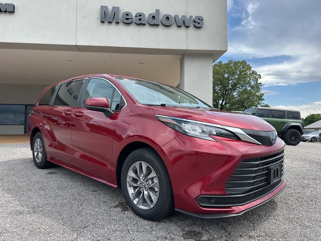 2024 Toyota Sienna LE 8-Passenger FWD