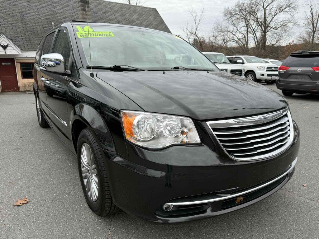 2016 Chrysler Town & Country Touring-L FWD