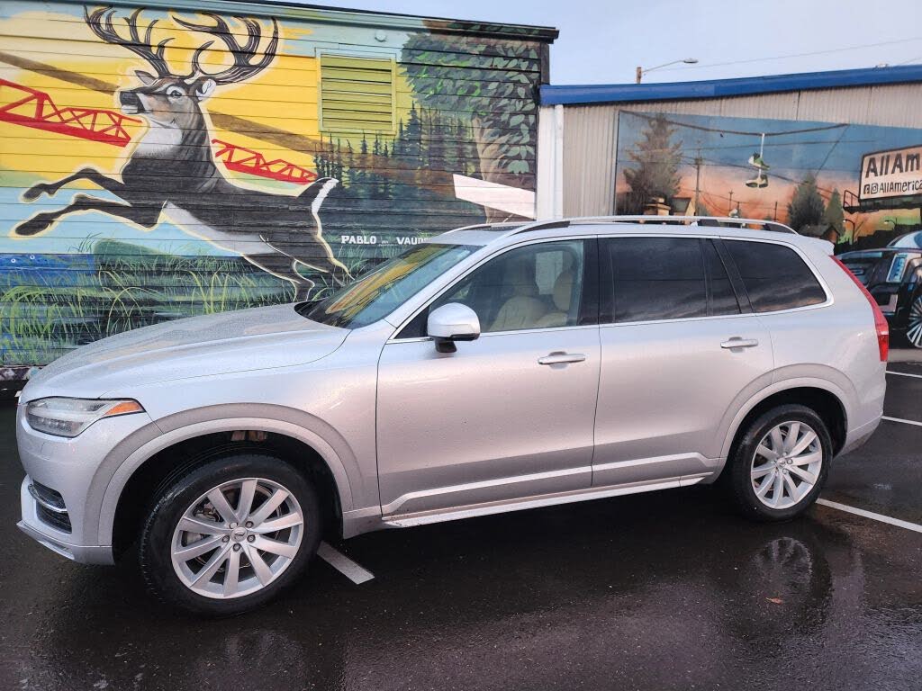 2016 Volvo XC90 T6 Momentum AWD