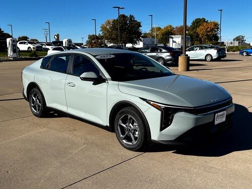 2025 Kia K4 LXS FWD