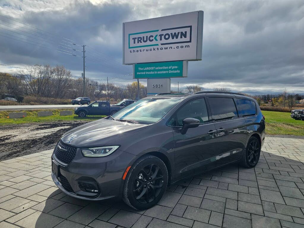 2023 Chrysler Pacifica Touring L FWD