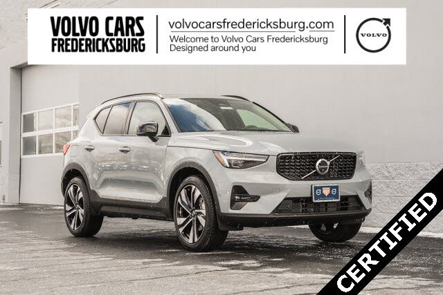 2025 Volvo XC40 B5 Ultra Dark Theme AWD