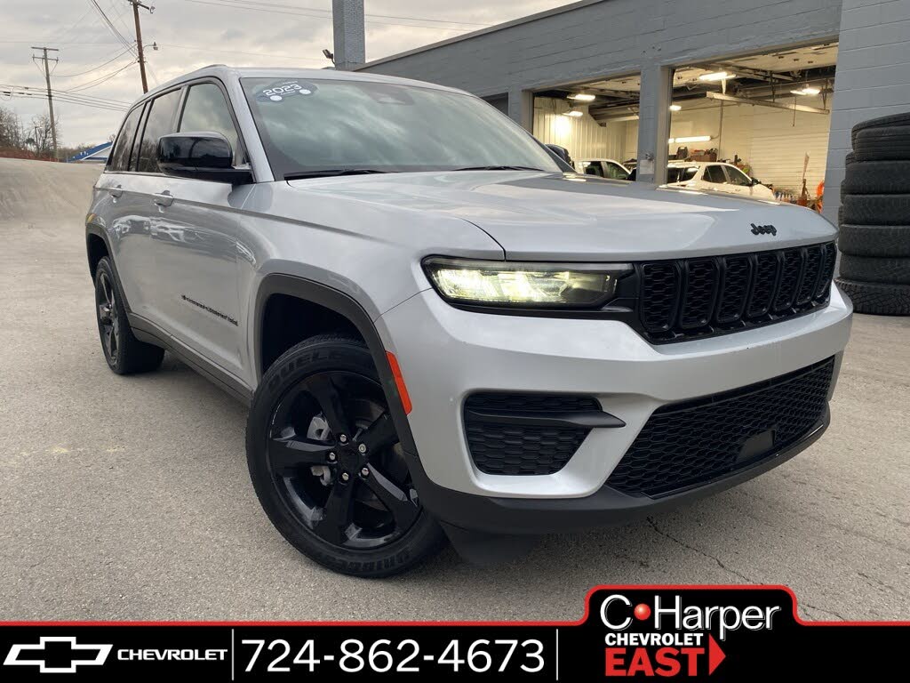 2023 Jeep Grand Cherokee Altitude 4WD
