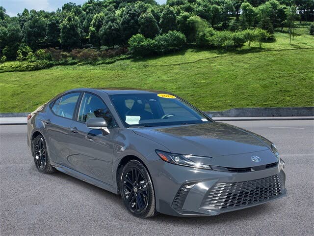 2025 Toyota Camry SE FWD