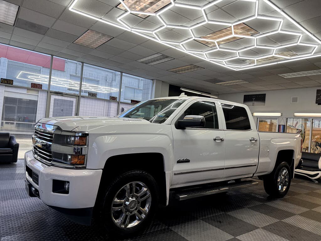 2015 Chevrolet Silverado 2500HD High Country Crew Cab 4WD