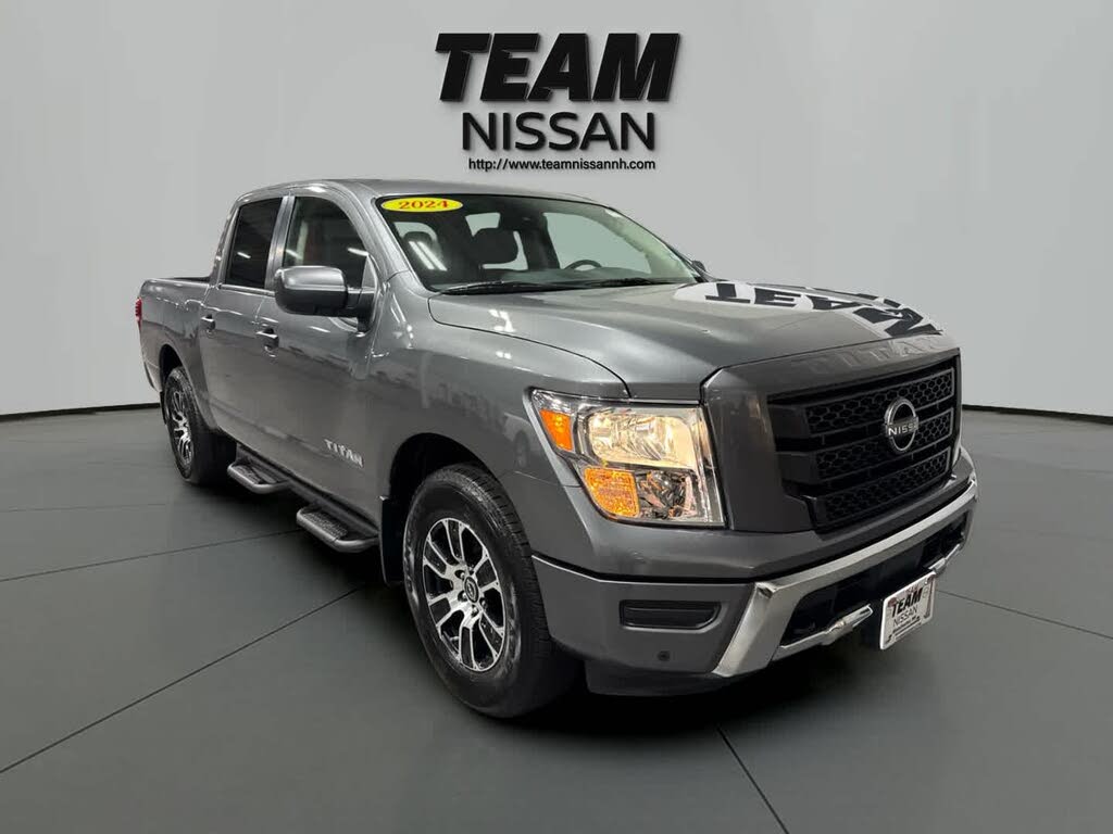 2024 Nissan Titan SV Crew Cab 4WD