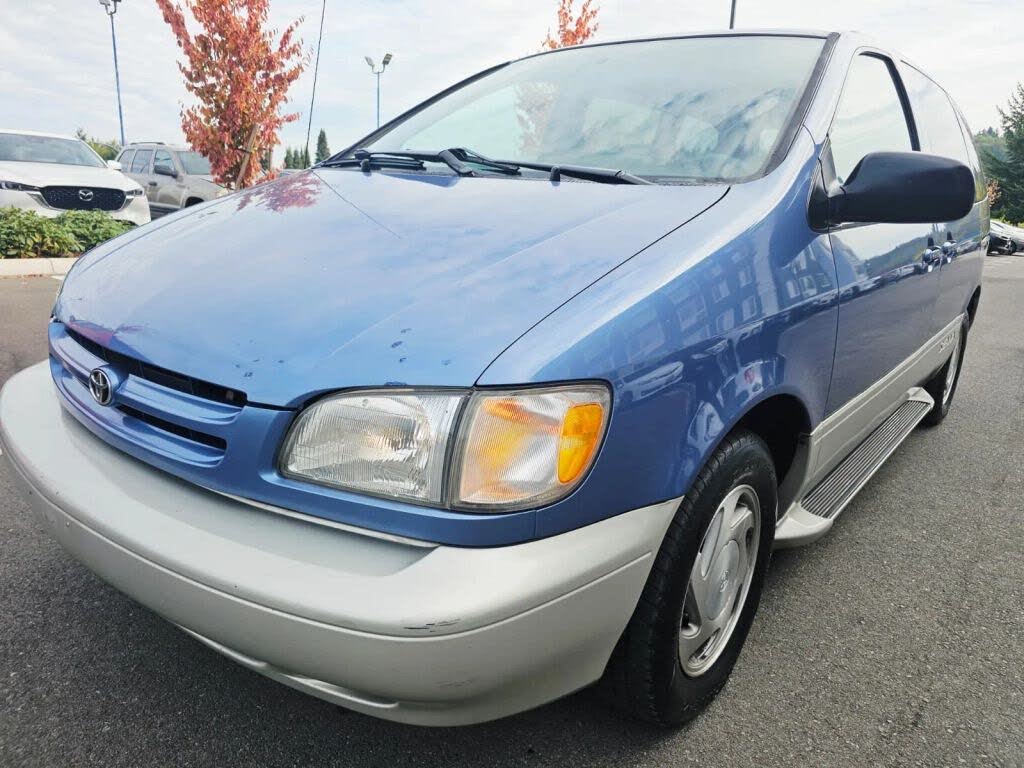 2000 Toyota Sienna LE