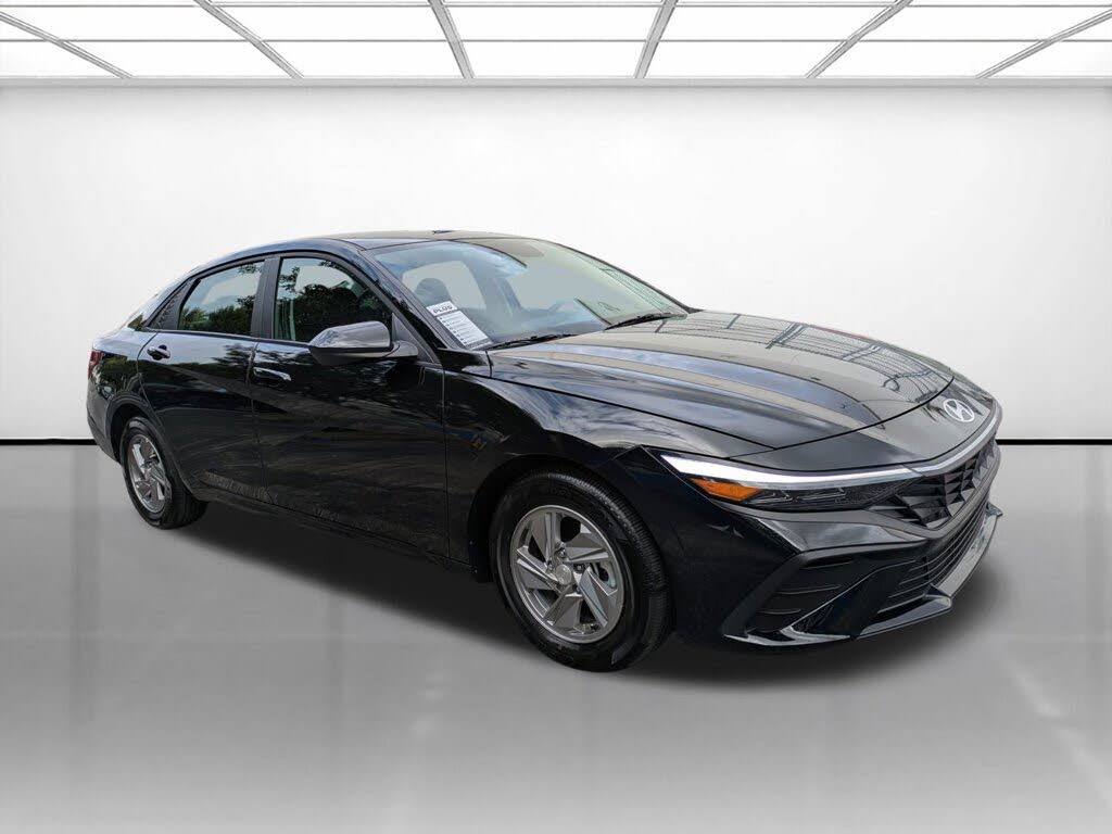 2025 Hyundai Elantra SE FWD