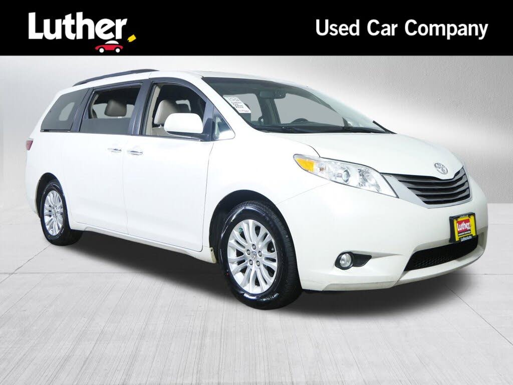 2016 Toyota Sienna XLE 7-Passenger Auto Access Seat