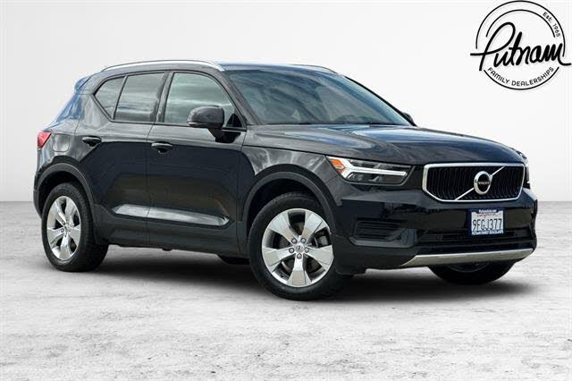 2022 Volvo XC40 T5 Momentum AWD
