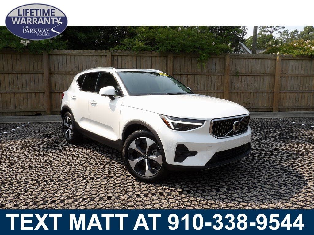 2025 Volvo XC40 B5 Plus Bright Theme AWD