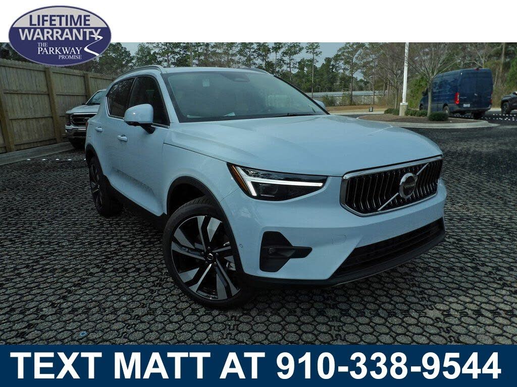 2025 Volvo XC40 B5 Ultra Bright Theme AWD