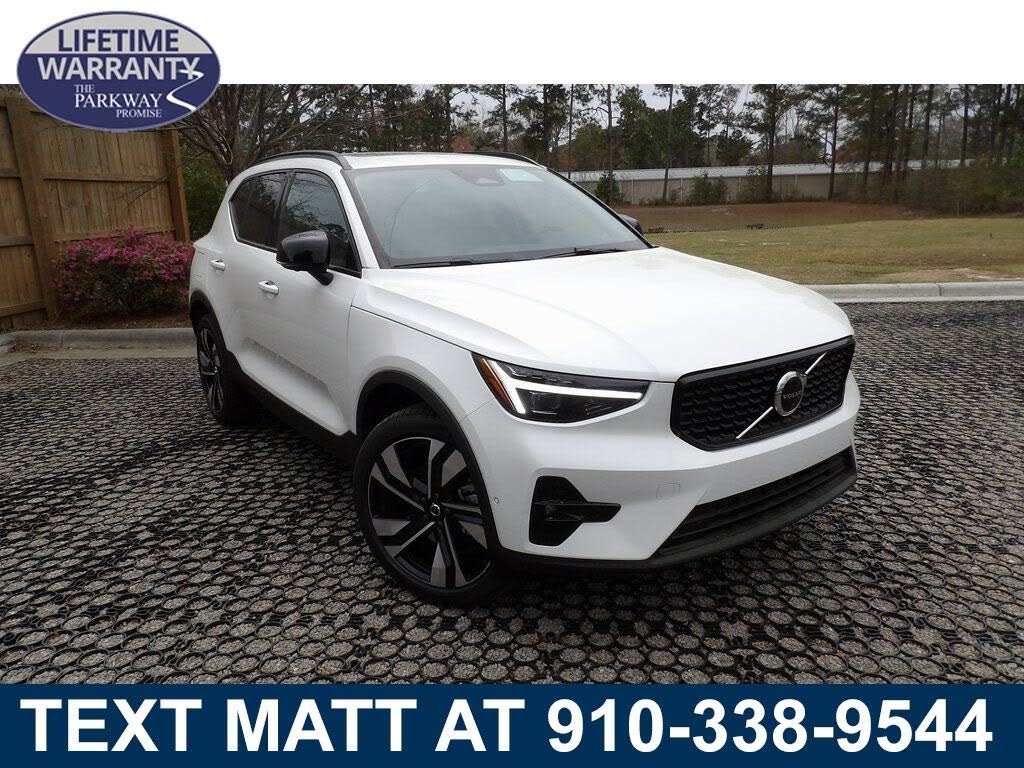 2025 Volvo XC40 B5 Ultra Dark Theme AWD