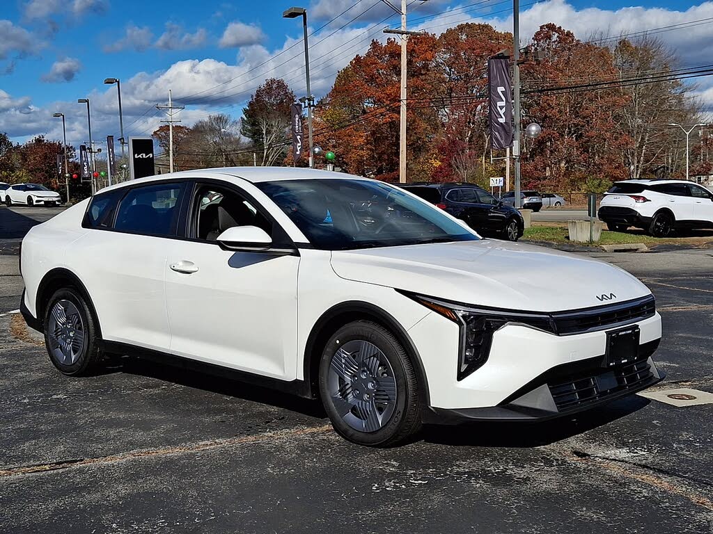 2025 Kia K4 LX FWD
