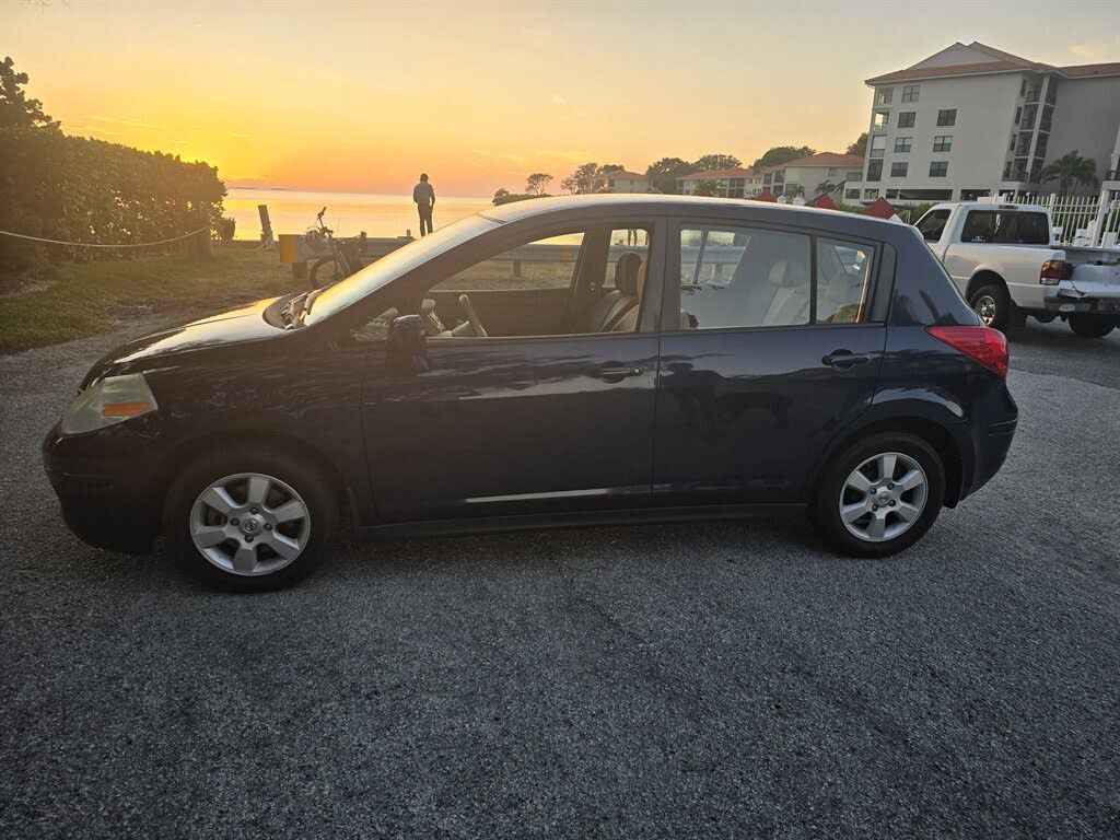 2008 Nissan Versa SL Hatchback