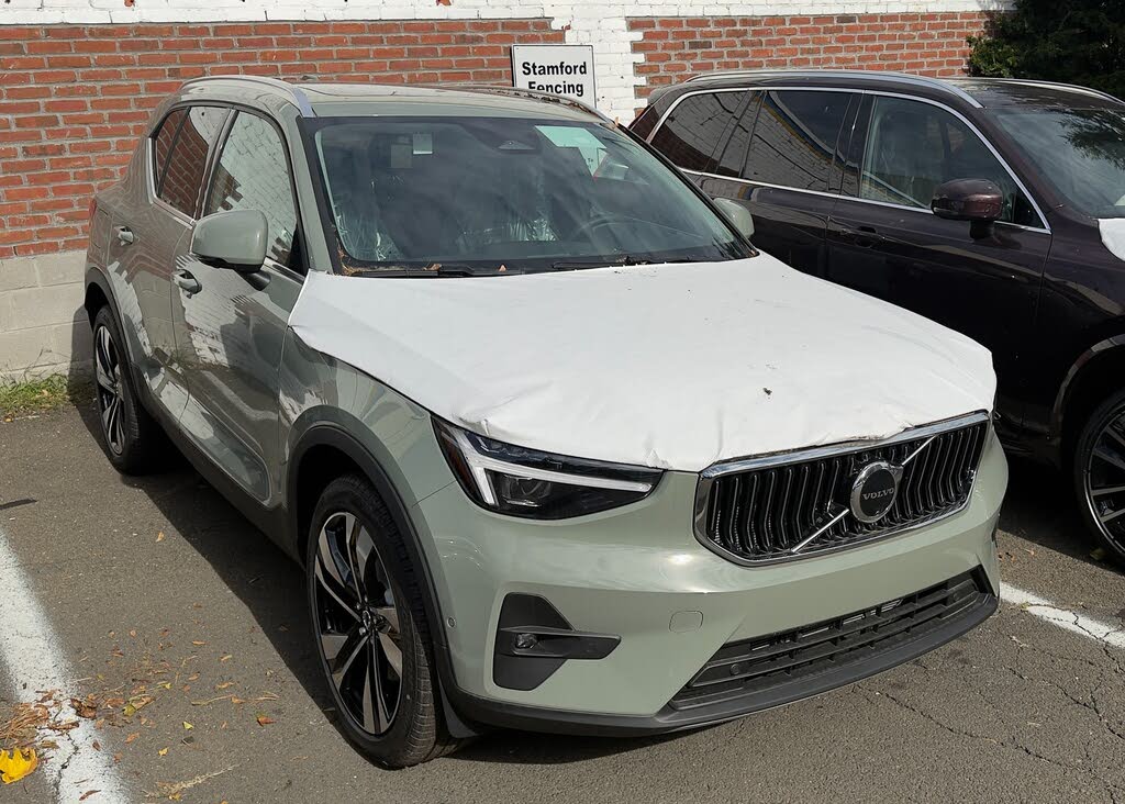 2025 Volvo XC40 B5 Ultra Bright Theme AWD