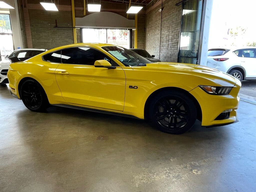 2017 Ford Mustang GT Premium Coupe RWD