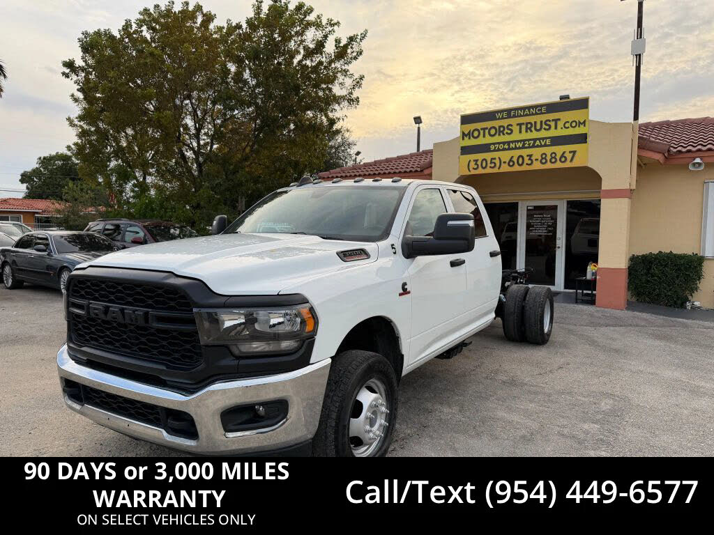 2023 RAM 3500 Chassis Tradesman Crew Cab LB DRW 4WD