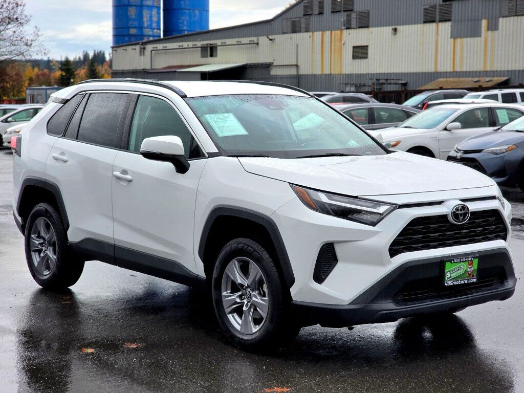 2023 Toyota RAV4 XLE FWD