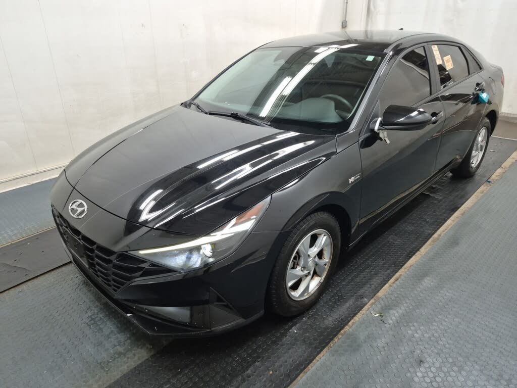 Hyundai Elantra Essential FWD 2021