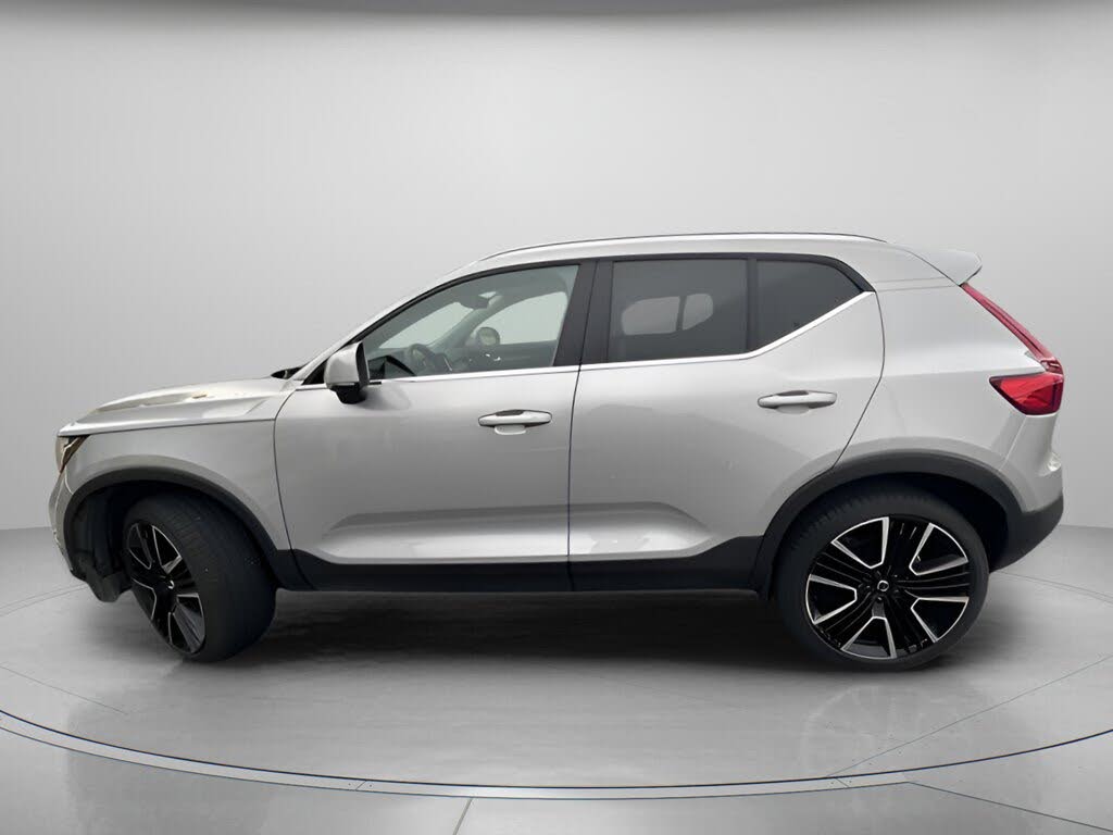 2025 Volvo XC40 B5 Ultra Bright Theme AWD